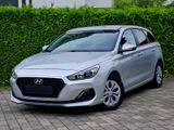 Hyundai i30 1.4 Select - Hyundai i30 mit Benzin-Antrieb: Silber, Kombi