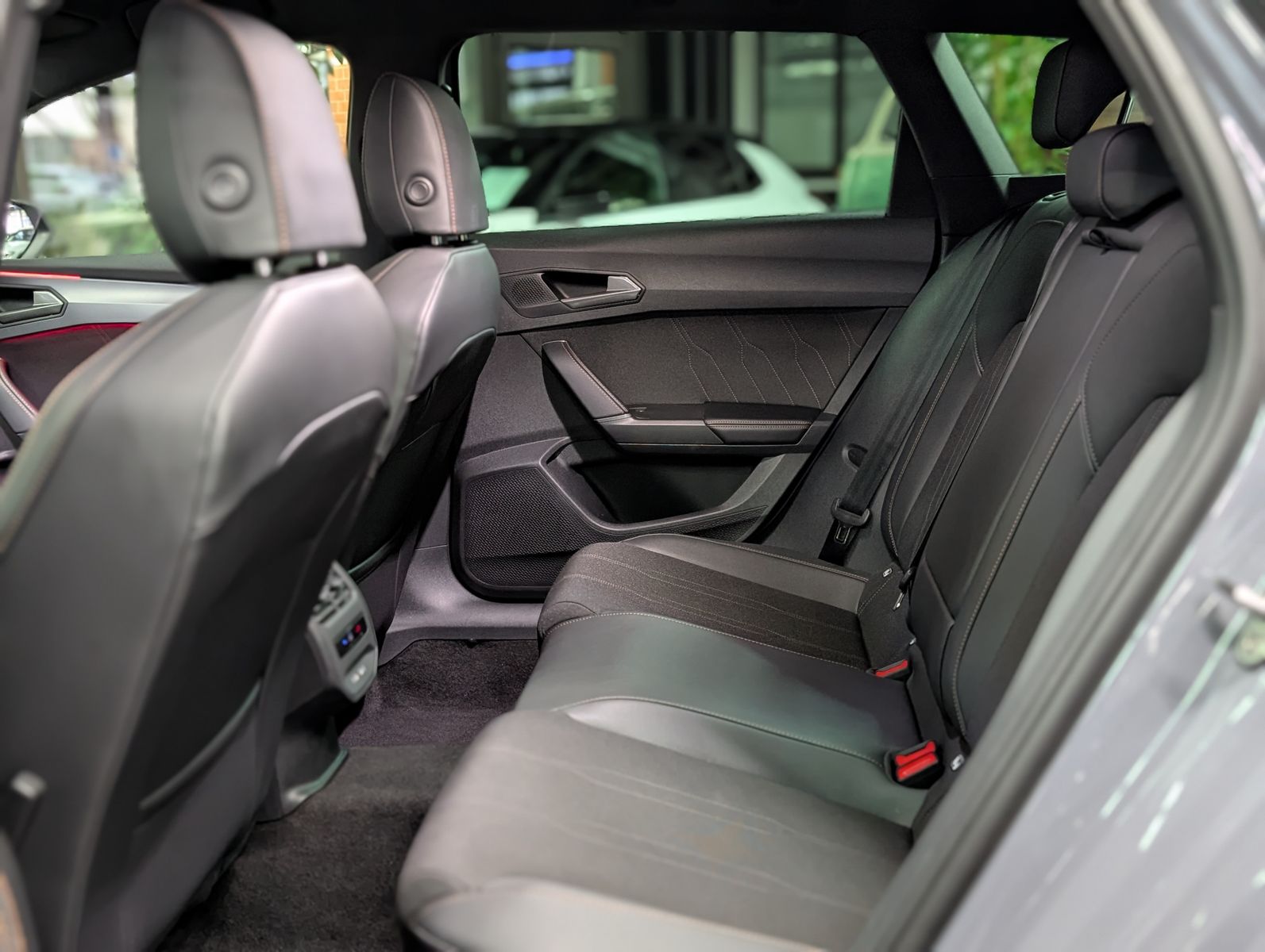 Fahrzeugabbildung CUPRA Leon 1.5 e-Hybrid PLUG-IN LED INTELIG-DRIVE EDGE