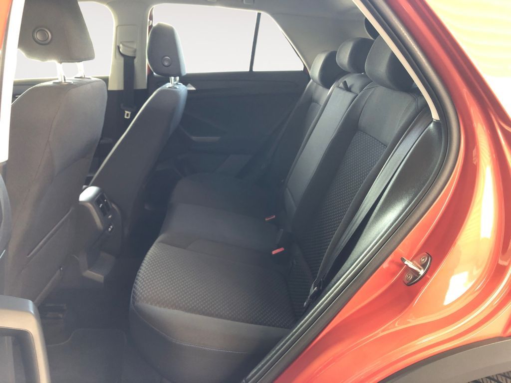 Fahrzeugabbildung Volkswagen T-Roc 1.6 TDI SCR UNITED LED AHZV Standheizung