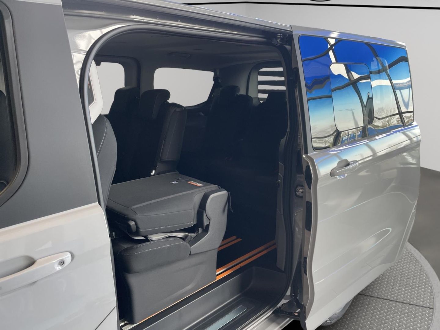 Fahrzeugabbildung Ford Tourneo Custom Bus 320 L1 Titanium FWD Titanium