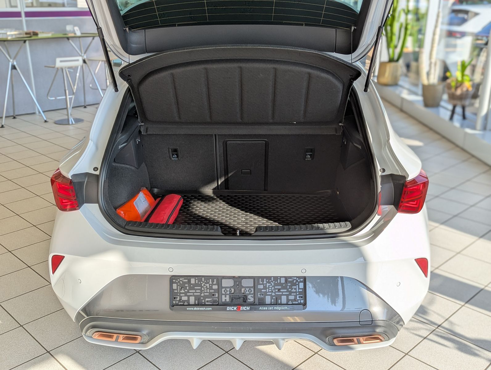 Fahrzeugabbildung CUPRA Leon 1.5 e-Hybrid Matrix Edge-Intelligent-Paket