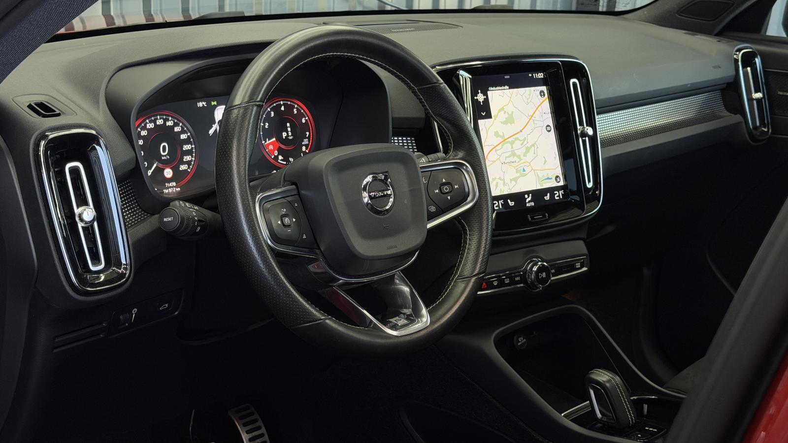 Volvo XC40 R Design 2WD*PANO*KAMERA*HARMAN-KARDON*LANE