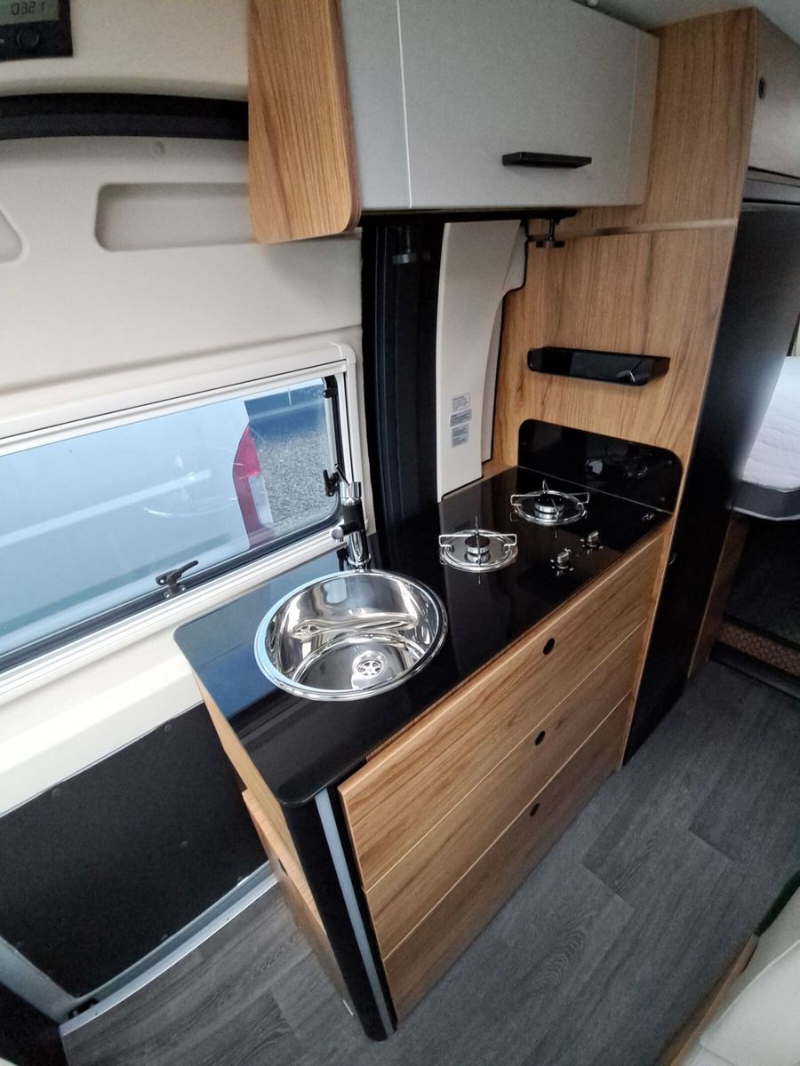 Fahrzeugabbildung Karmann Dexter DE 625  Captain-Chair-Sitze, RFK