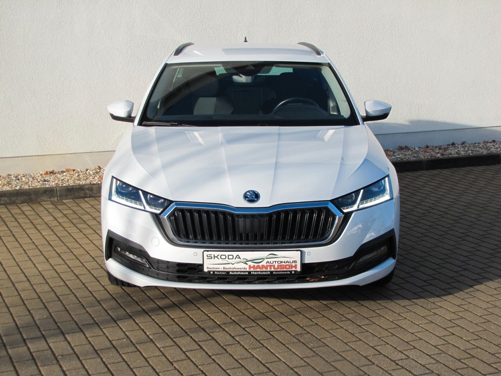 Fahrzeugabbildung SKODA Octavia Combi Tour 2.0 TDI DSG, Standheizung