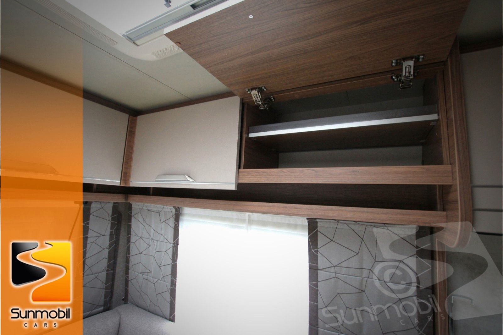 Fahrzeugabbildung Knaus Sport 450 FU 1.700kg Dachklima Gas-Paket