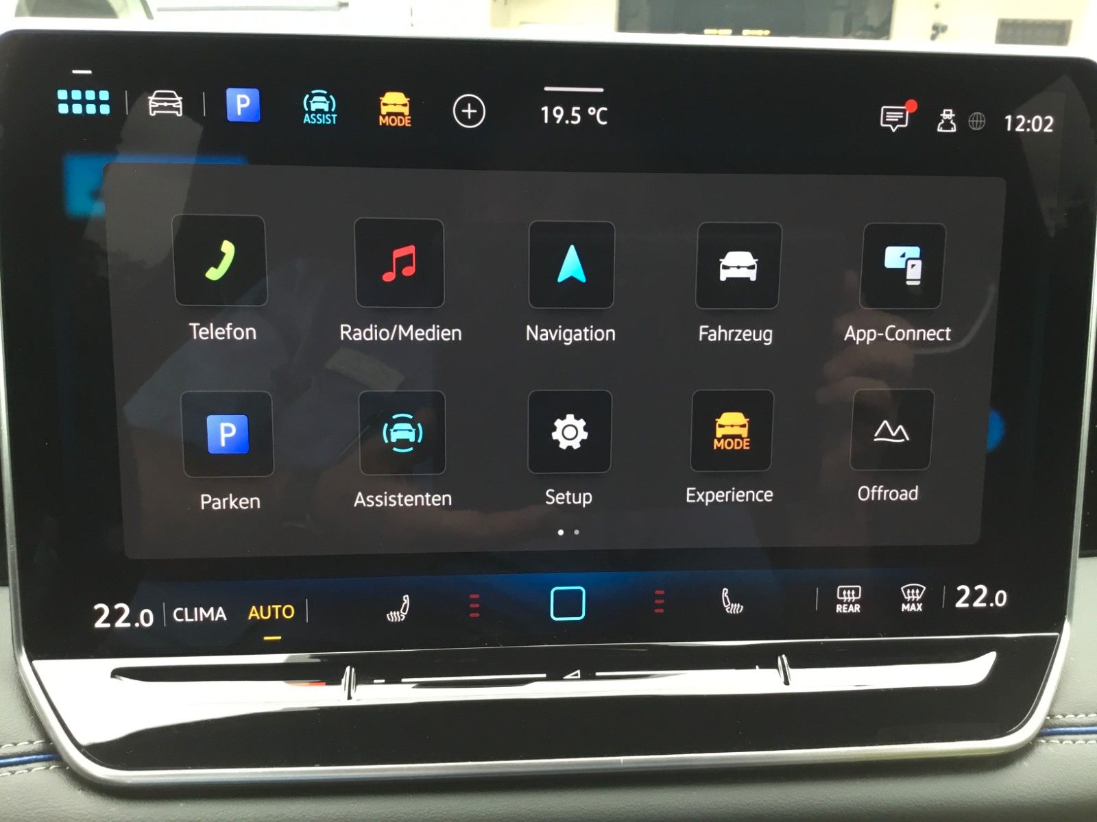 Fahrzeugabbildung Volkswagen Tiguan 2.0 TDI DSG 4M R-Line+AHK+20"+Pano