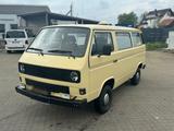 Volkswagen VW T 3 Bulli / Bus (ehemaliger Krankenwagen) - : Krankenwagen