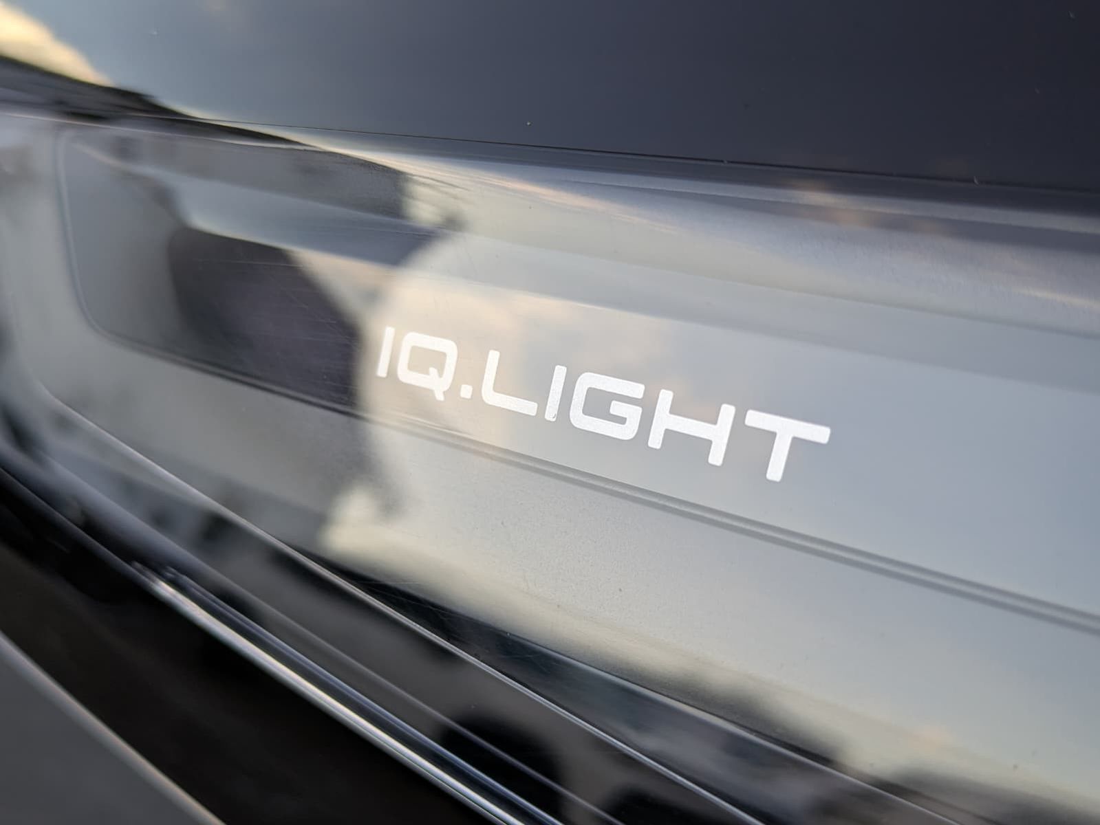 Fahrzeugabbildung Volkswagen Tiguan 2.0 TDI R-Line 4M Pano*Black*Matrix*AHK