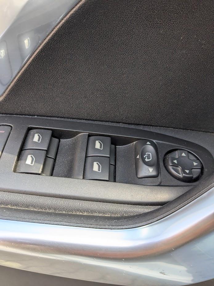 Peugeot 2008 Crossway Pure Tech, TÜV neu, Inspektion neu