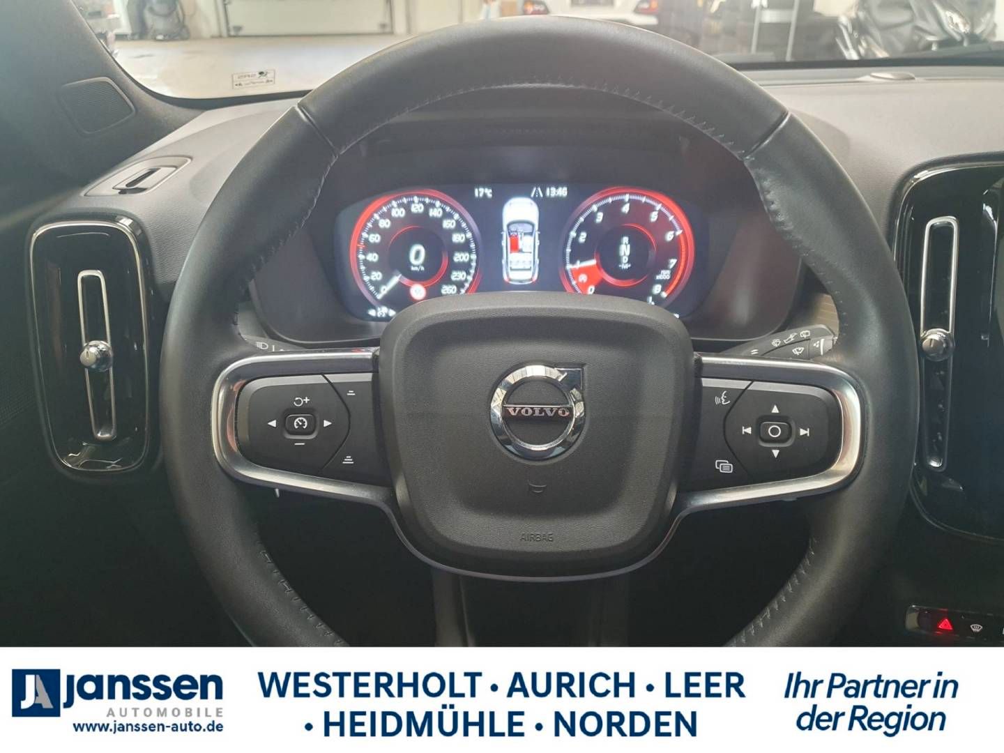 Fahrzeugabbildung Volvo XC40 T3 Geartronic Momentum Pro
