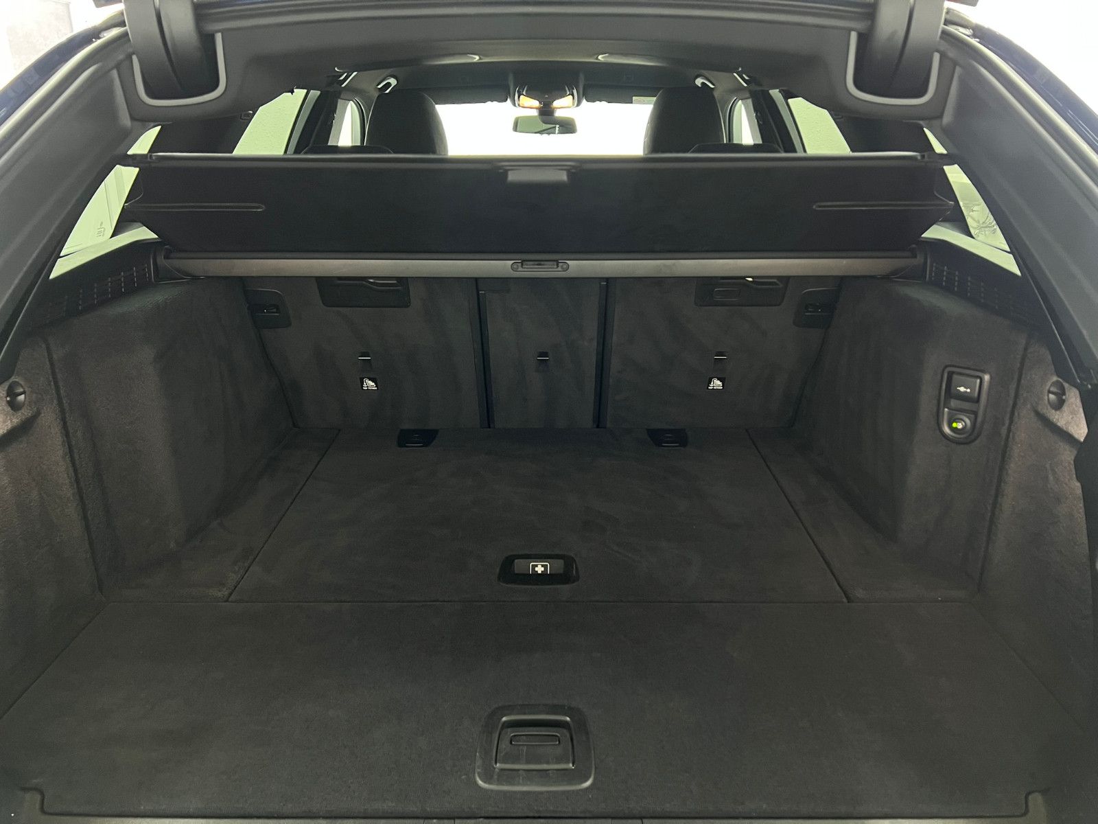 Fahrzeugabbildung BMW 520 d xDrive M SPORT/STHZ/LED/ACC/AHK/AMBIENTE
