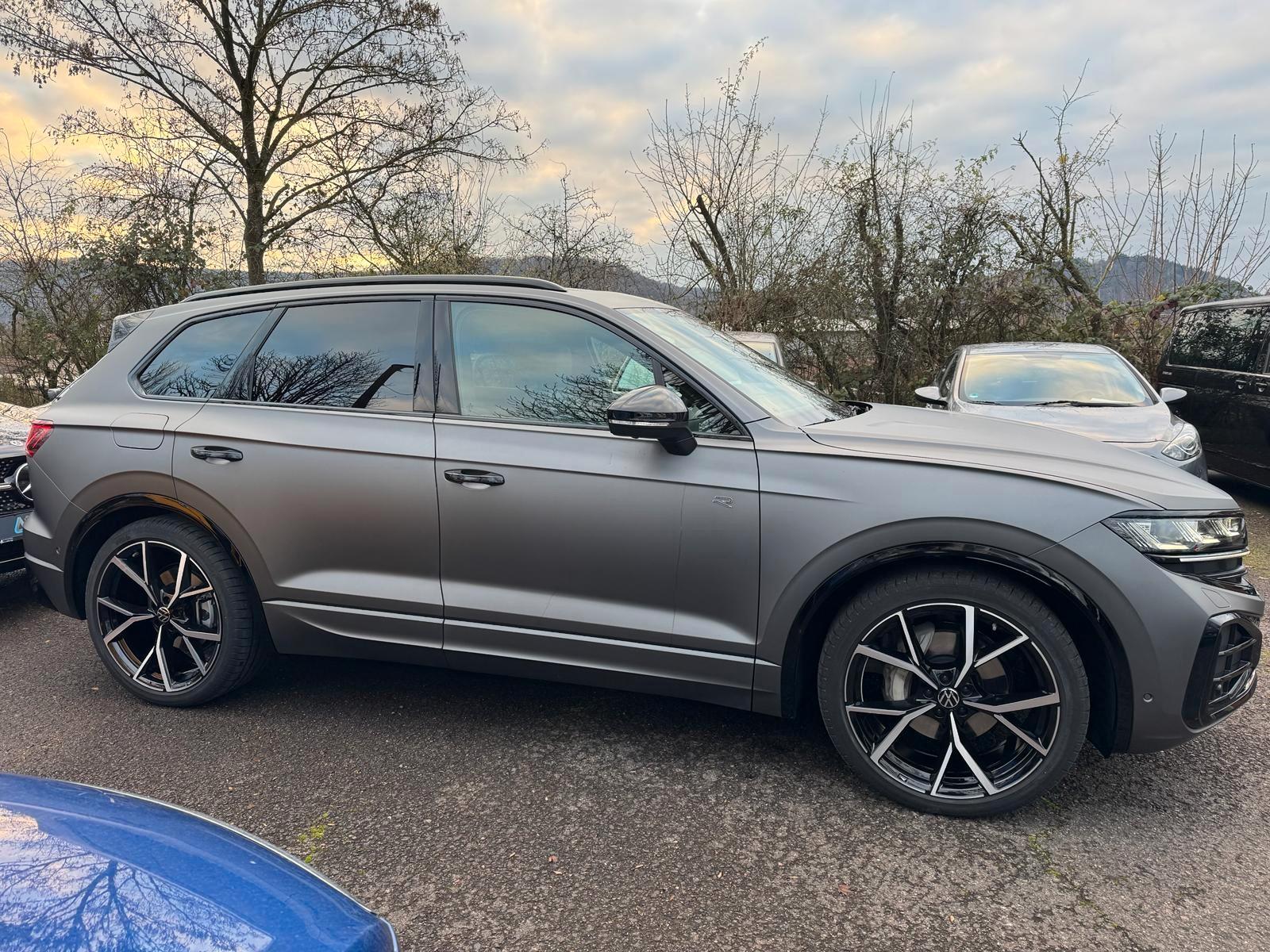 Volkswagen Touareg R-Line BlackStyle *77.000€ NETTO*