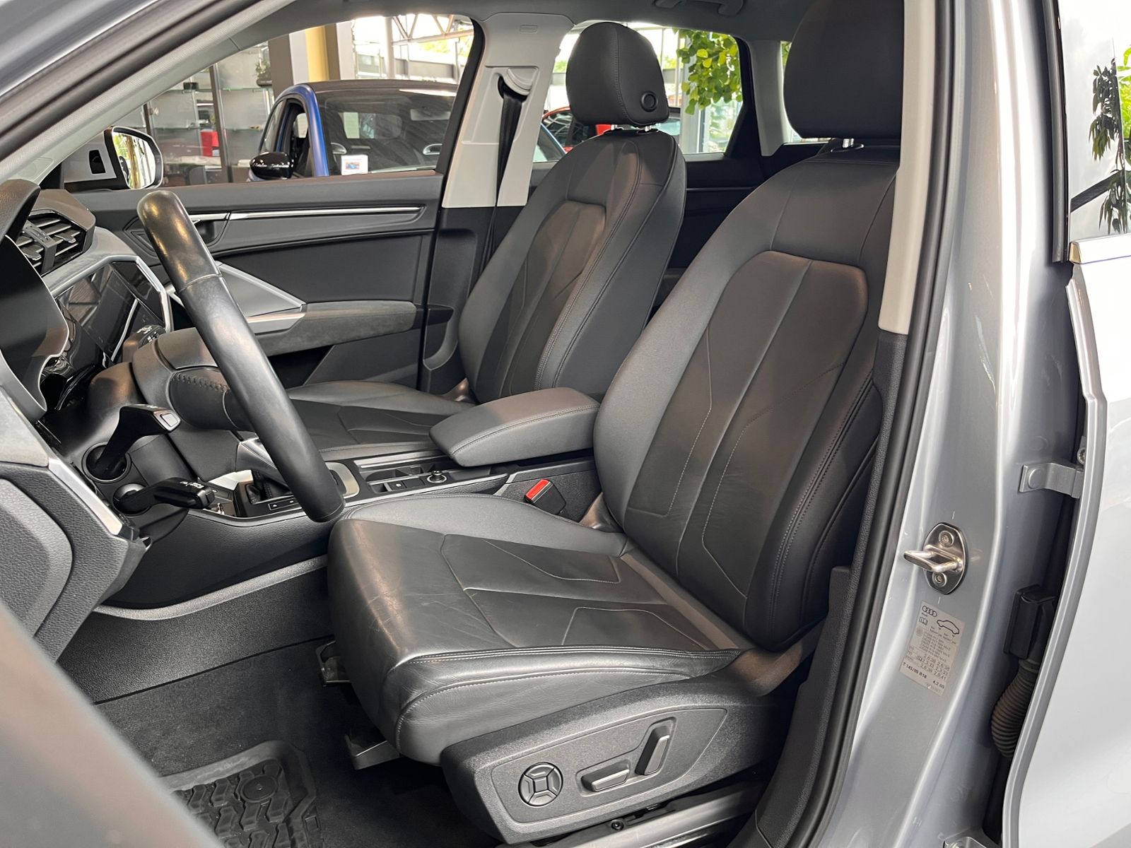 Fahrzeugabbildung Audi Q3 40 TFSI quattro advanced PANO AHK LED