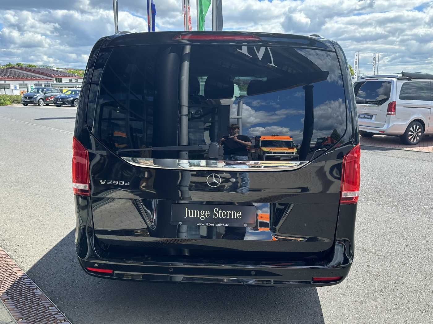 Fahrzeugabbildung Mercedes-Benz V 250 d EDITION ILS Panorama Kamera 8Sitze