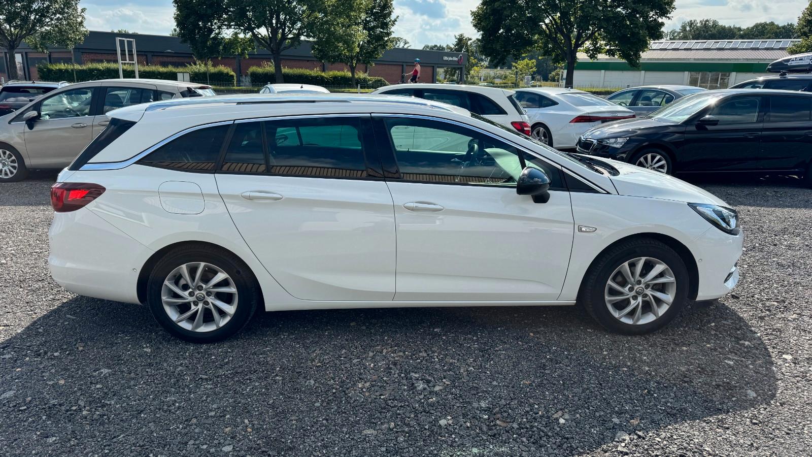 Opel Astra K SportsTourer Elegance Alcantara Led Navi
