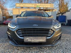 Fahrzeugabbildung Ford Mondeo Hybrid Titanium LED Spur Automatik Kamera