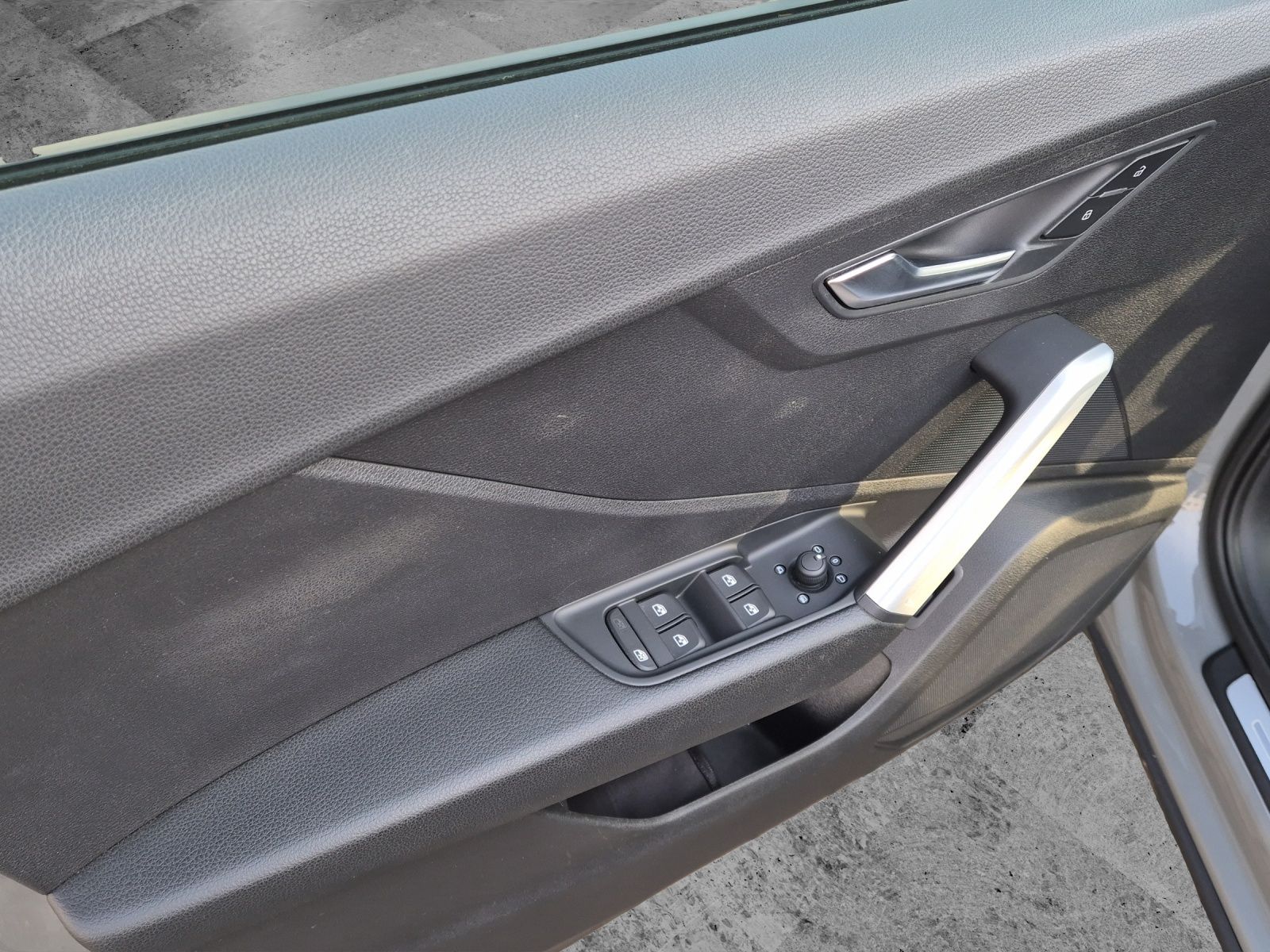 Fahrzeugabbildung Audi Q2 40 TFSI quattro sport S-line LED Navi GRA RFK