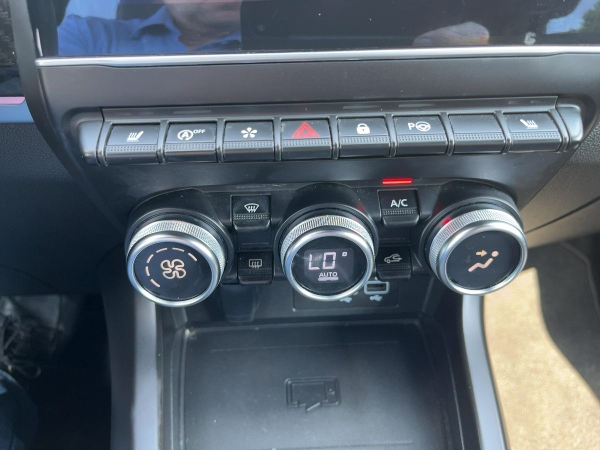 Fahrzeugabbildung Renault Arkana R.S. LINE TCe 160 EDC Autobahn/Stau Ass. - mit KI generiert/bearbeitet
