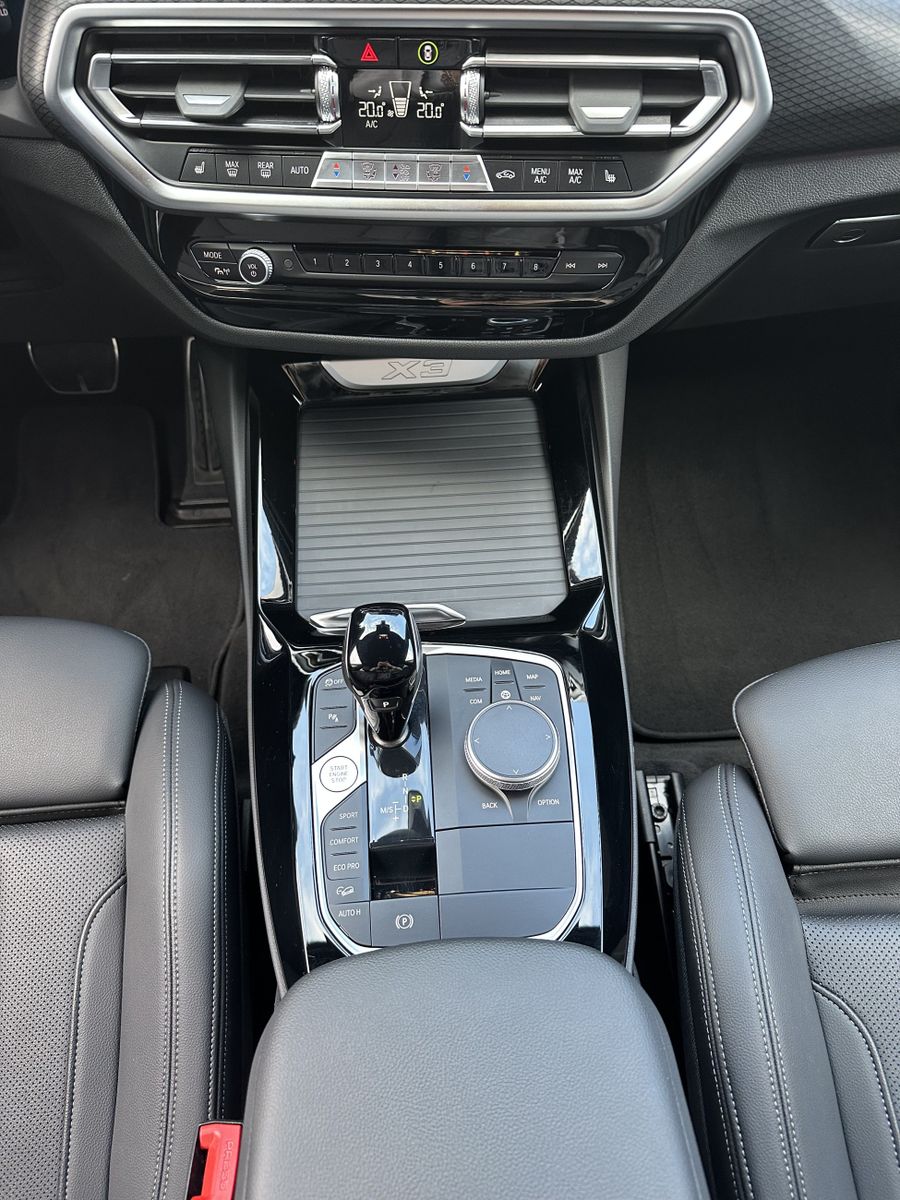 Fahrzeugabbildung BMW X3 xDrive20d M-Sport NAV+LED+HEAD-UP+ACC+19ZOLL