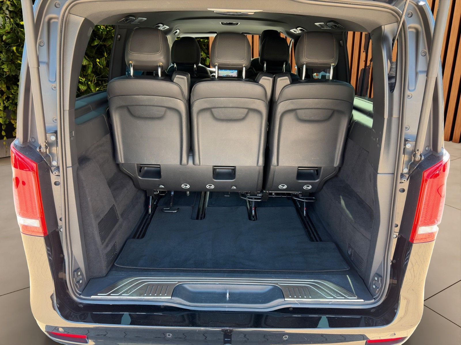 Fahrzeugabbildung Mercedes-Benz V 300 d lang *AMG-LINE*Burmester*360°*