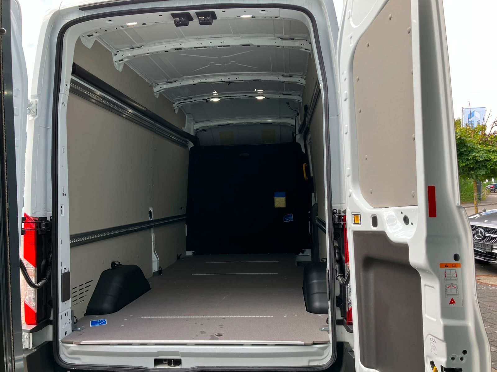Fahrzeugabbildung Ford E-Transit Kasten E 350 L3H3 SDH*NAVI*PDC*68KWh
