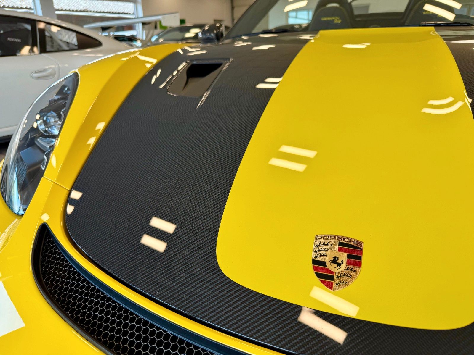 Fahrzeugabbildung Porsche 718 Boxster Spyder RS WEISSACH/Lift/Carbon/BOSE