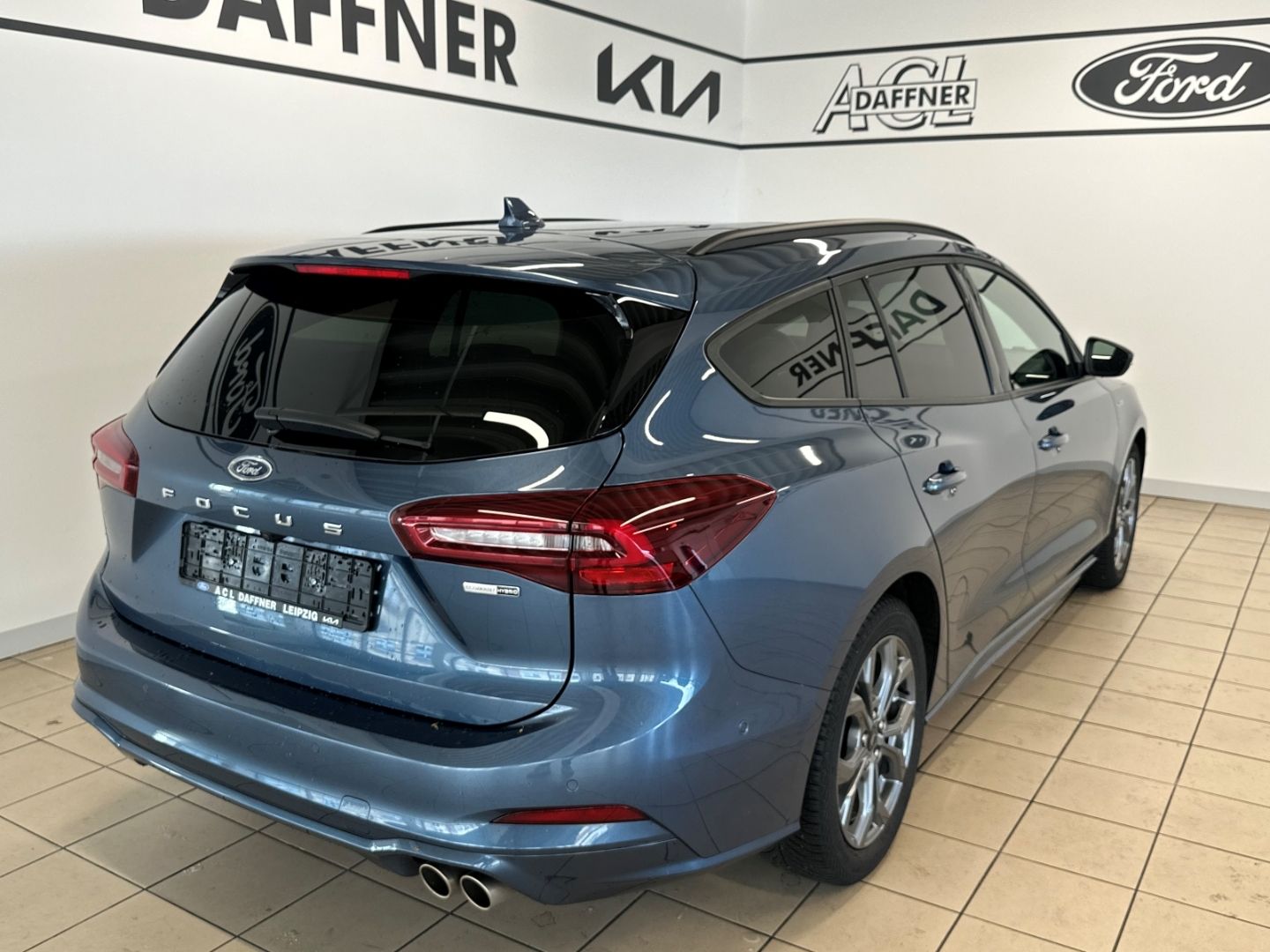 Fahrzeugabbildung Ford Focus Turnier ST-Line X 1.0 EcoBoost Mild-Hybrid