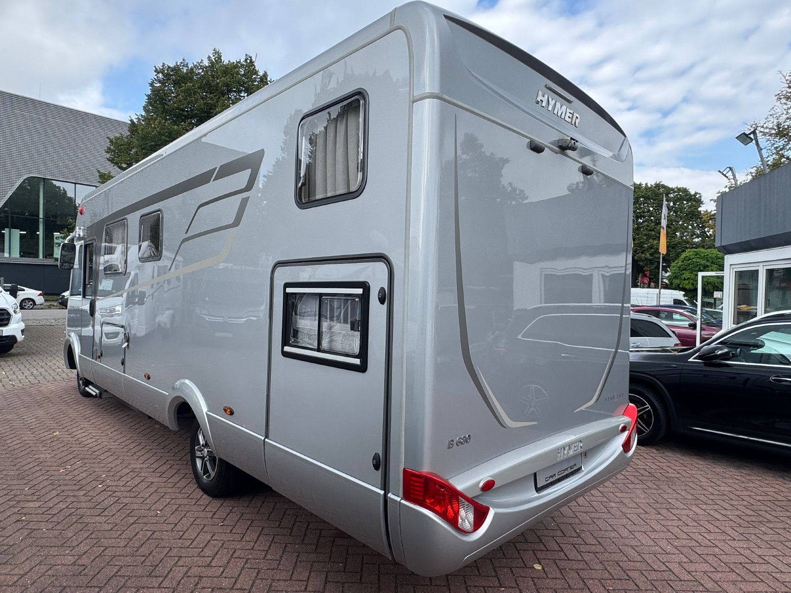 Fahrzeugabbildung HYMER / ERIBA / HYMERCAR B-KLASSE 680 STARLINE MB 3.0 D V6 HYD HÜBSTÜTZEN
