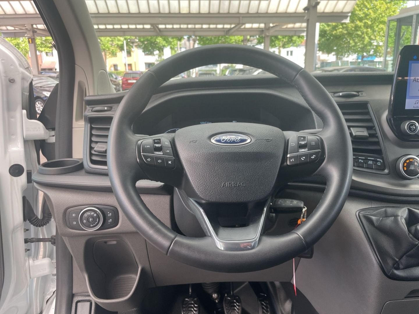 Fahrzeugabbildung Ford Transit Custom Kombi 320 L1 Trend 2.0 L ,Klima v