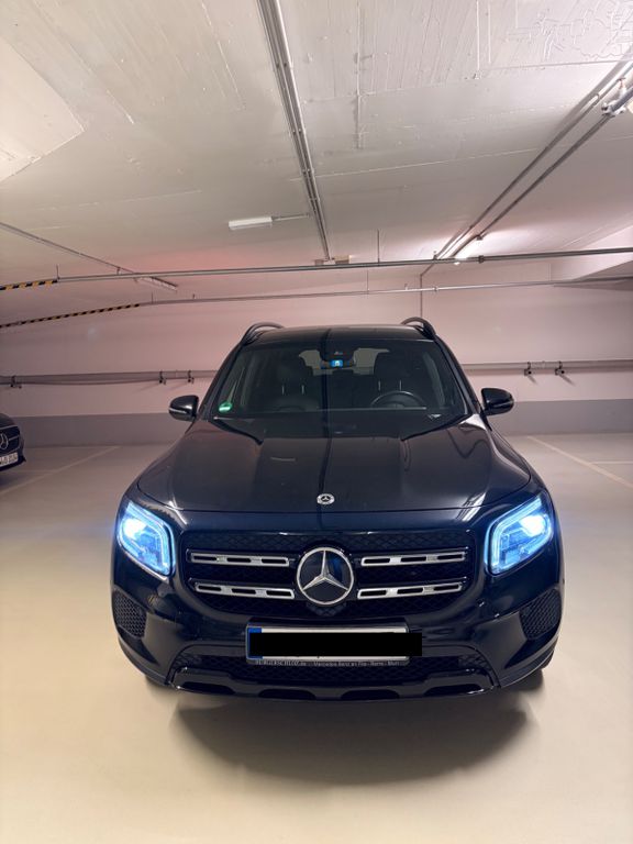 Image of Mercedes-Benz GLB 200