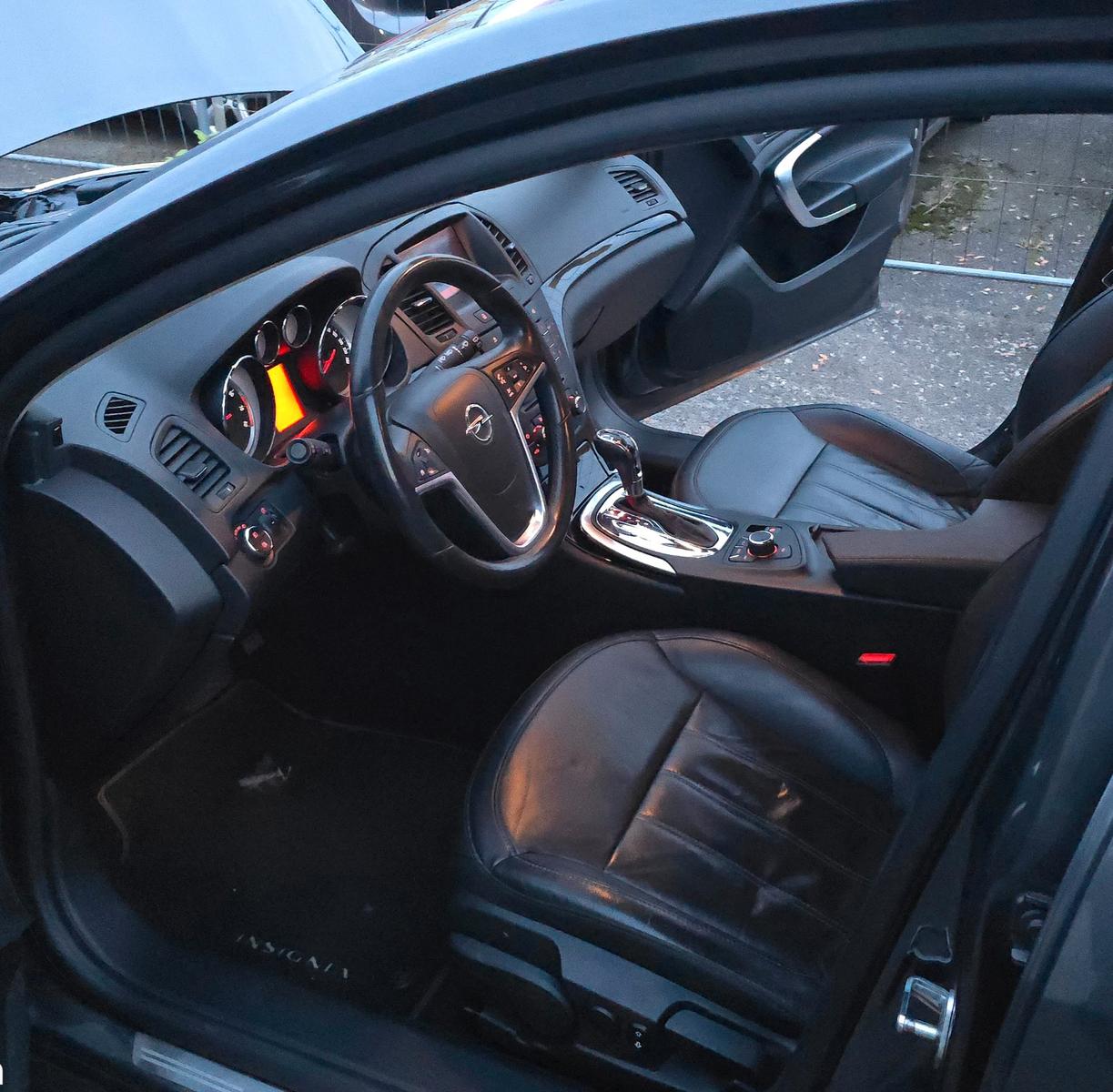 Opel Insignia 2011 — photo 10