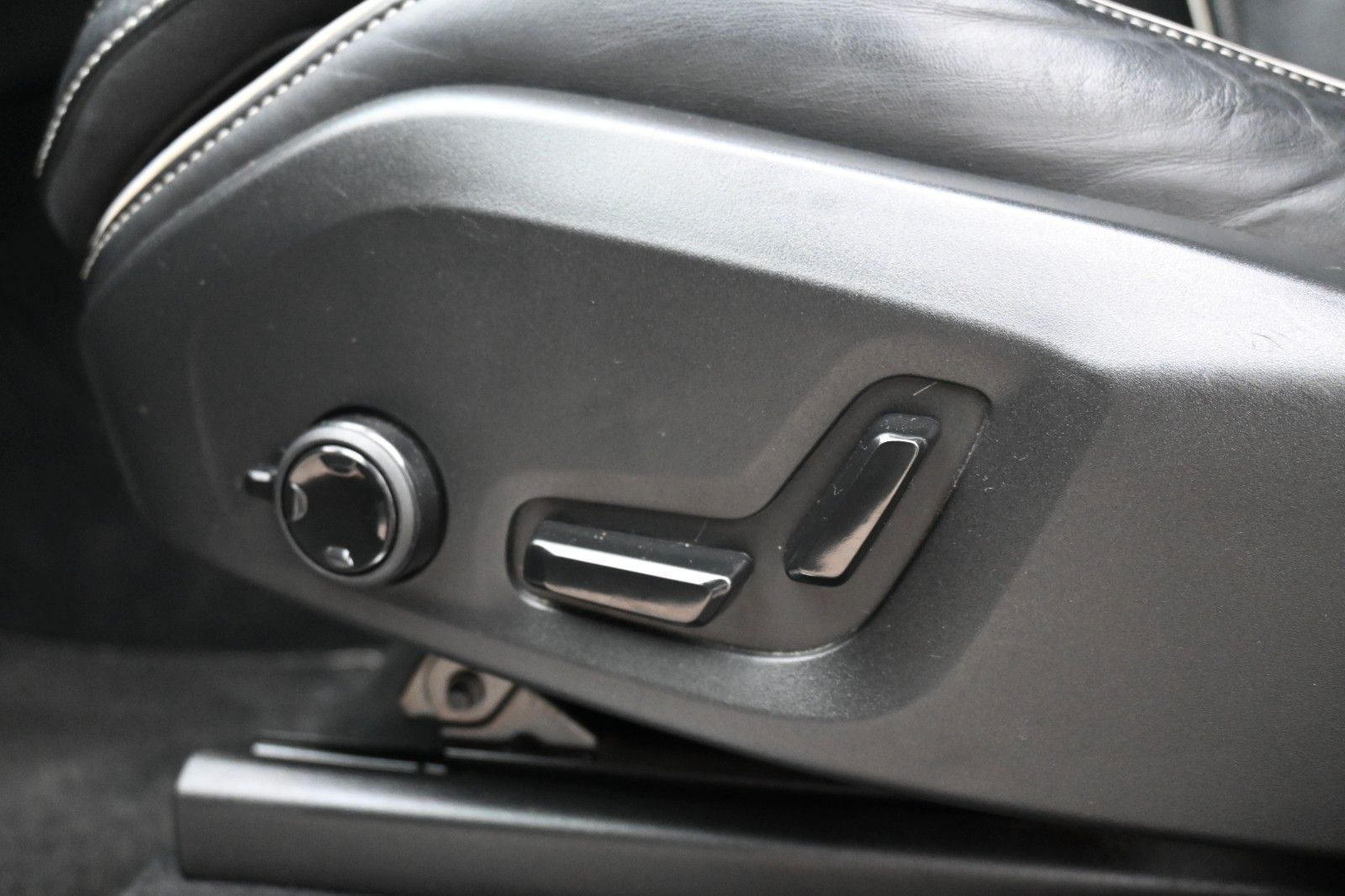 Fahrzeugabbildung Volvo XC90 T8 R Design*LED*LUFT*360°ACC*STHZ*HuD*7Si*