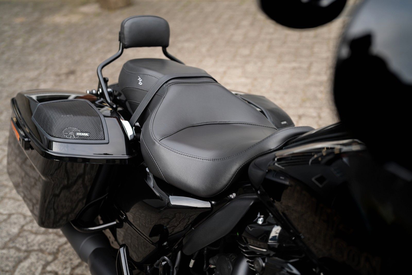 Fahrzeugabbildung Harley-Davidson FLHXST STREET GLIDE ST 117 -Kesstech-