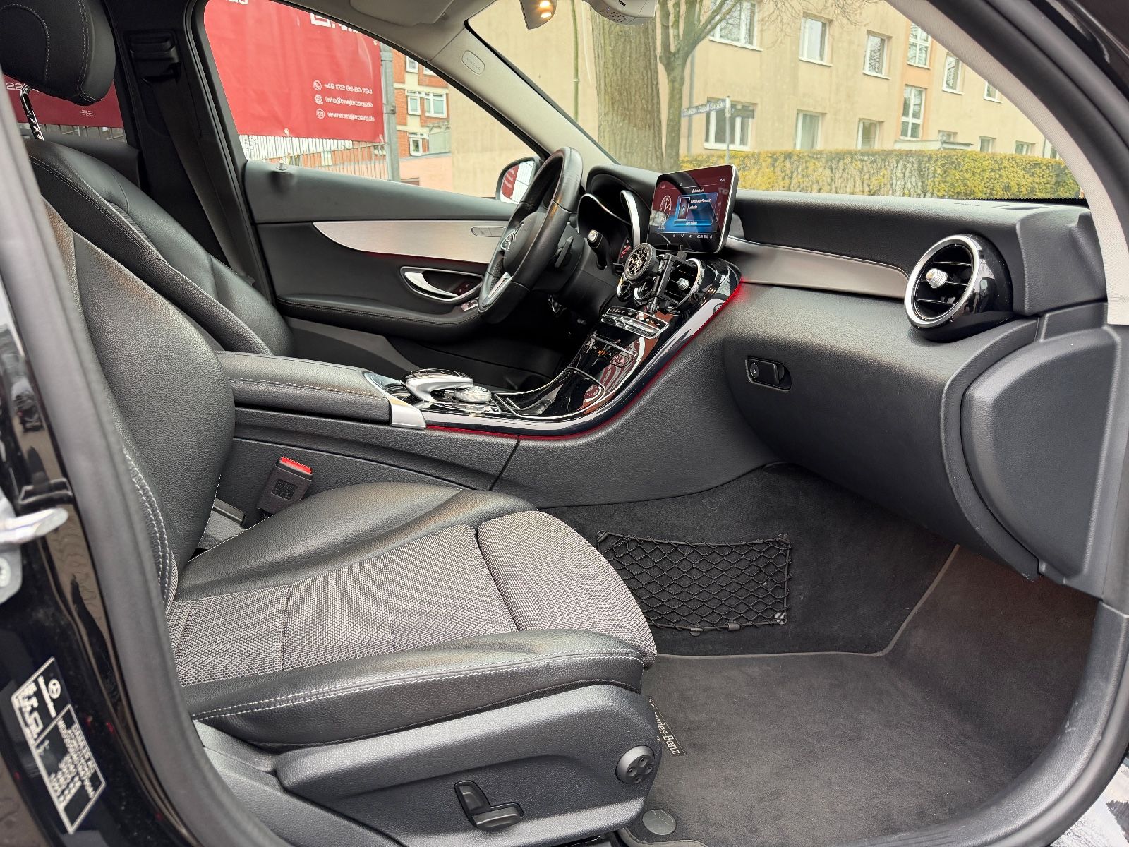 Fahrzeugabbildung Mercedes-Benz C 180 AMG*LED*SCHIEBEDACH*ALCANT*BURMESTER*KAMER