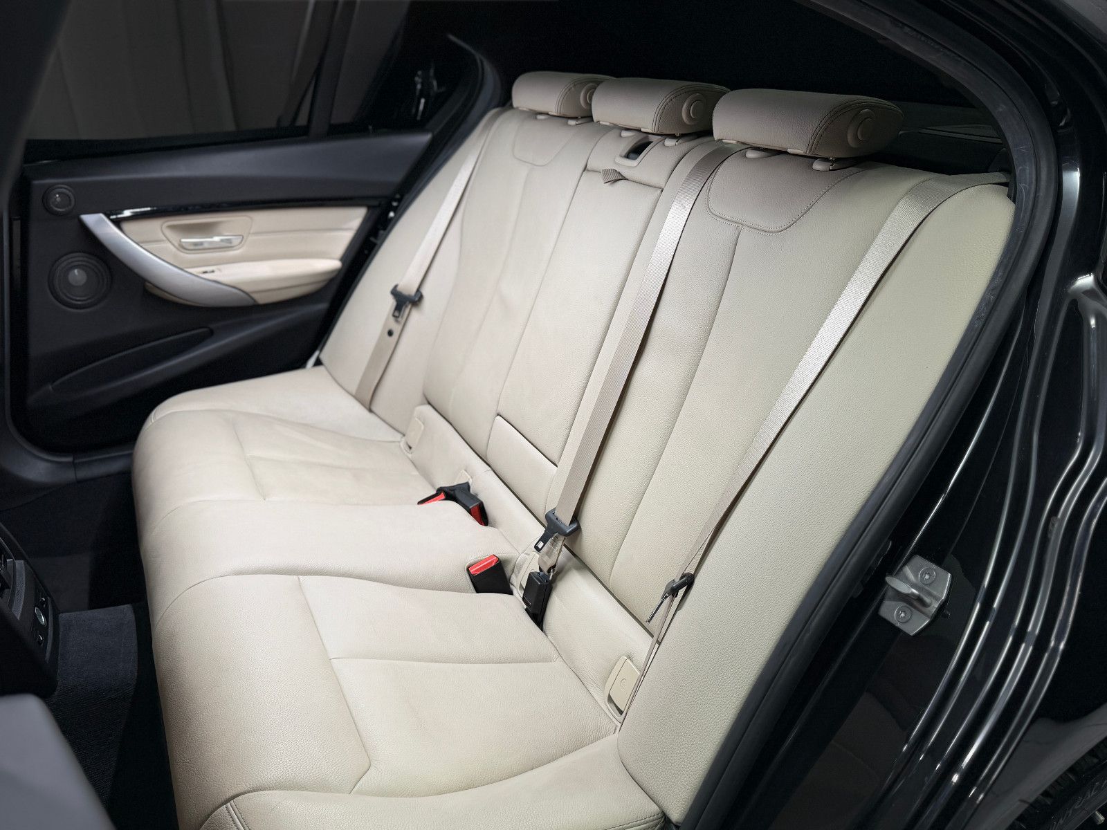 Fahrzeugabbildung BMW 335d xDrive Limo M Sport|H&K|PANO|HuD|VOLL