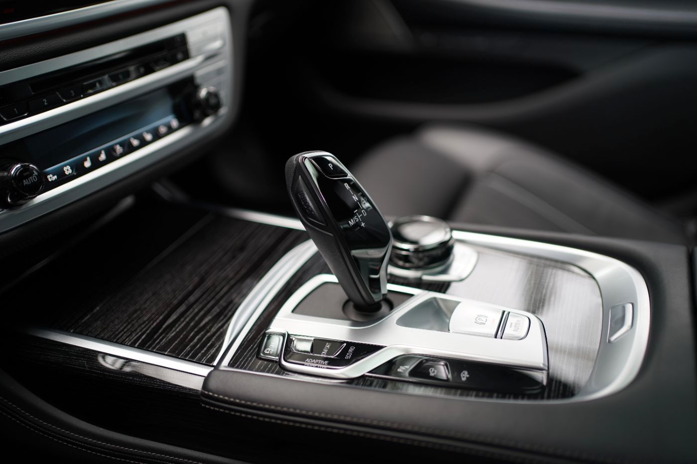 Fahrzeugabbildung BMW 750i xDrive +ferngest. Parken+Komfortsitze v&h++