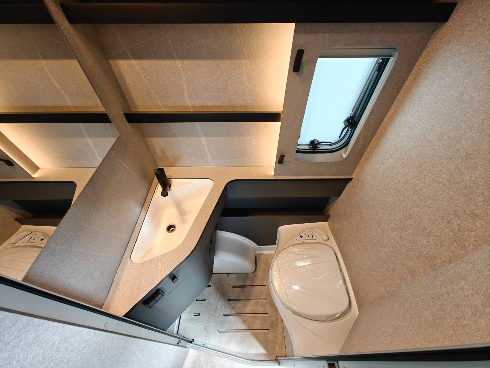 Fahrzeugabbildung HYMER / ERIBA / HYMERCAR Novaline 495 - MESSE-NEUHEIT 2026! -