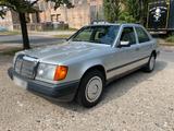 Mercedes-Benz W124 230e mit 32.600km Jahreswagenzustand - Mercedes-Benz 230: W124 230e