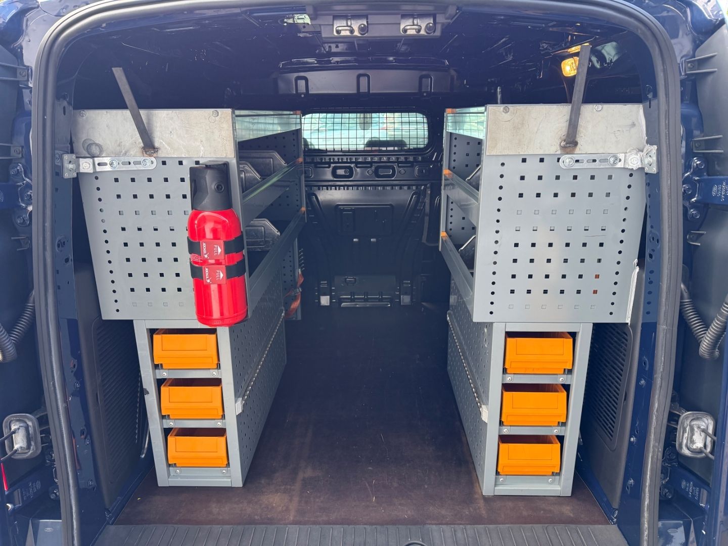 Fahrzeugabbildung Ford Transit Connect Kasten Trend AHK  Regalsystem PD
