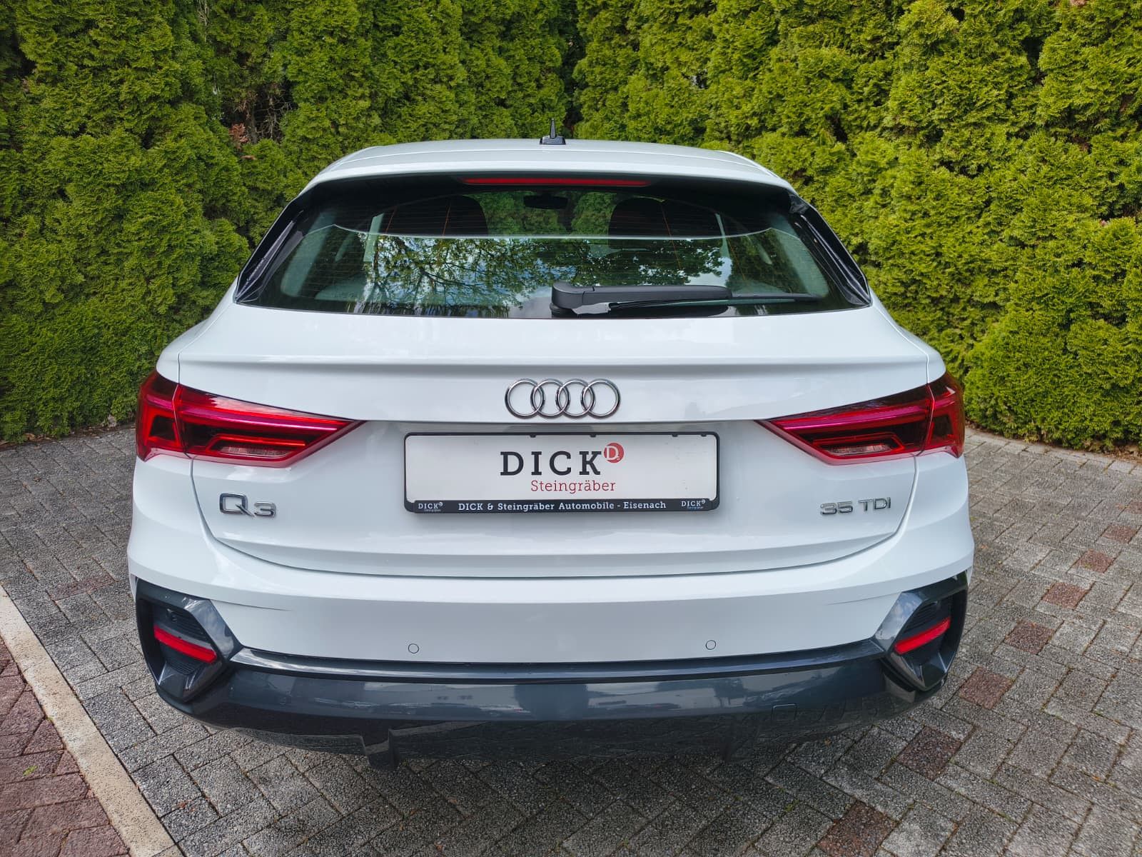Fahrzeugabbildung Audi Q3 Sportback 35 TDI S-tronic LED+MMI+AHK+SHZ+DSP