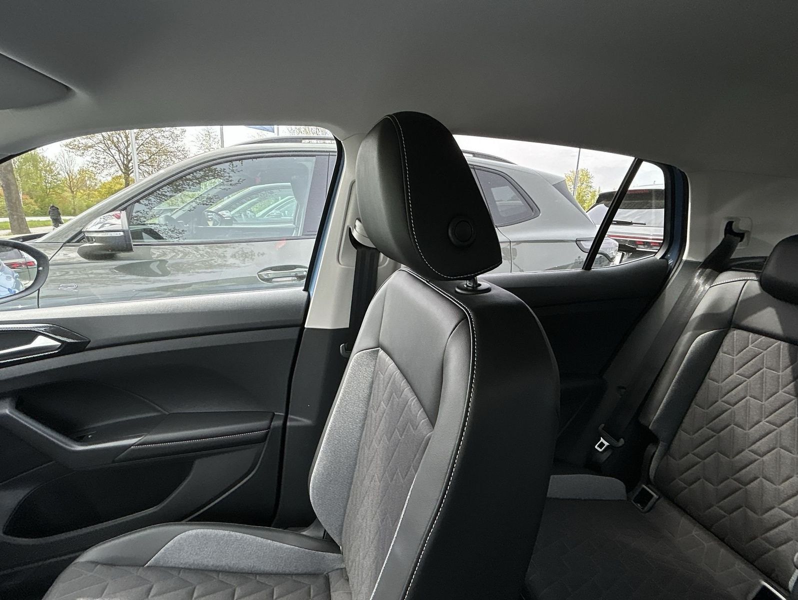 Volkswagen T-Cross - Bild 8