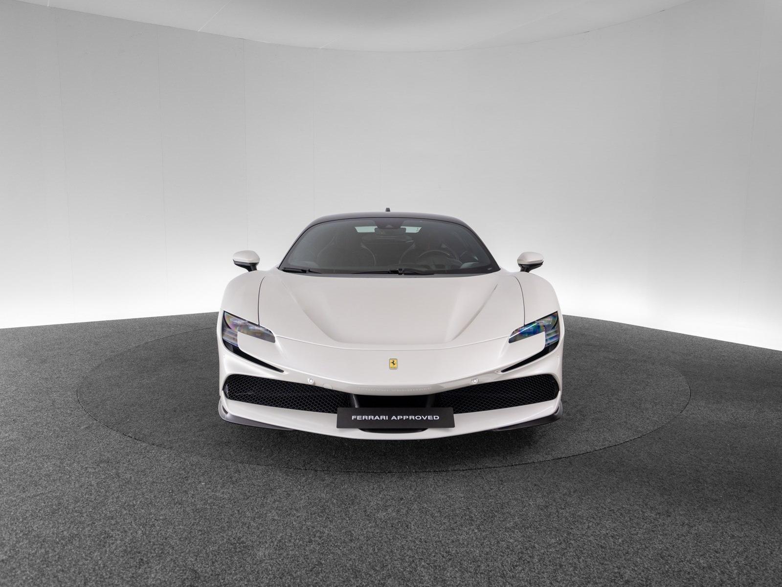 Ferrari SF90 Stradale ASSETTO FIORANO