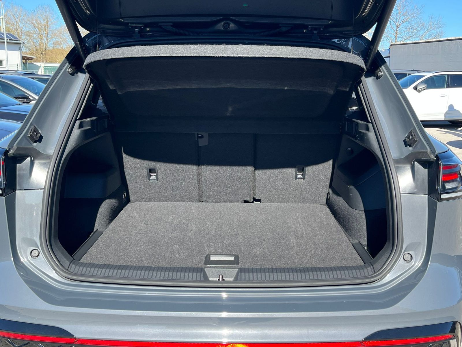 Image du véhicule Volkswagen Tiguan 2.0 TDI 4M R-Line PANO*H&amp;K*AHK*MATRIX*20".