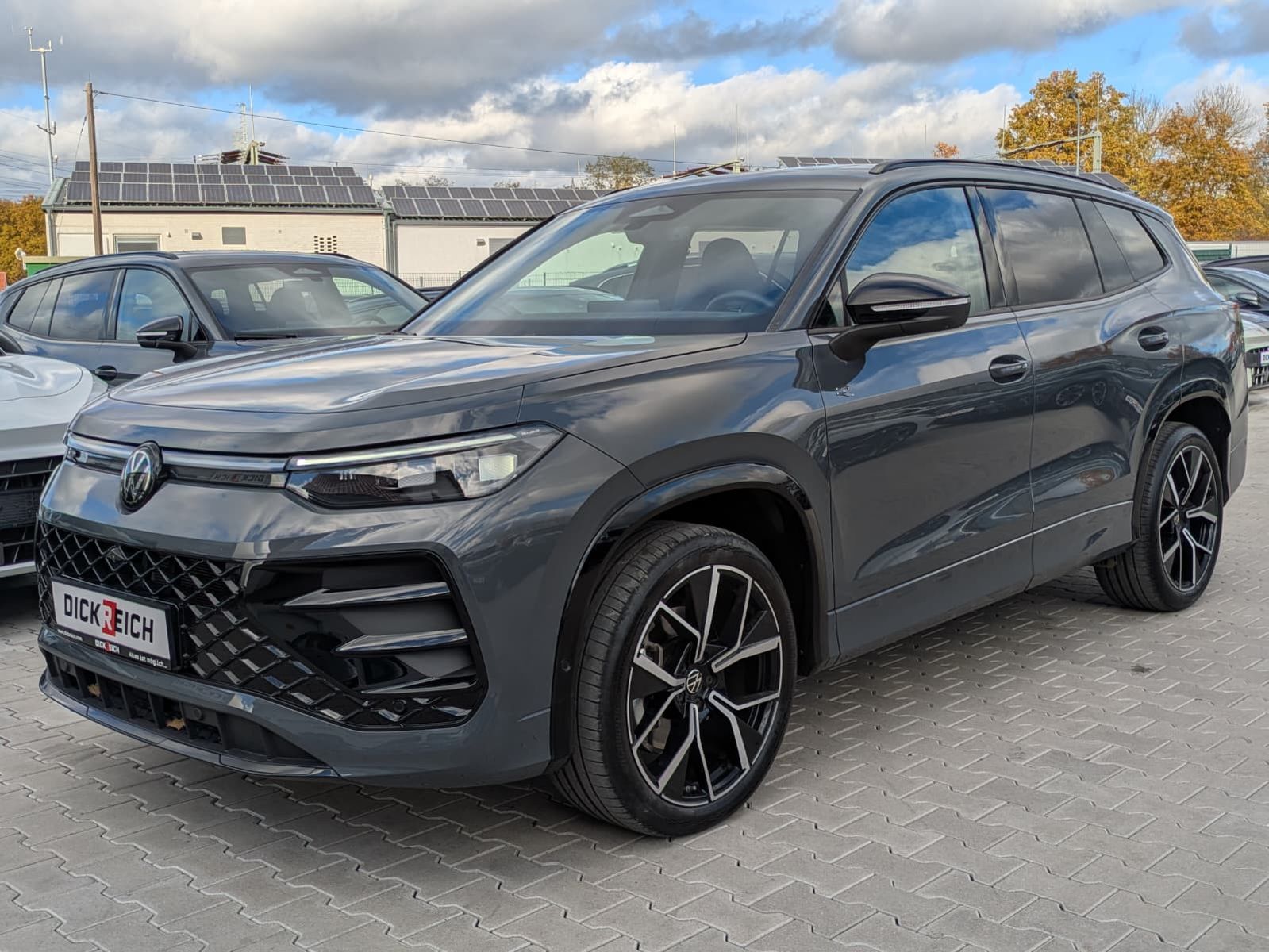 Fahrzeugabbildung Volkswagen Tayron 2.0 TDI 4M R-Line 7Si*MATRIX*AHK*PANO*HUD