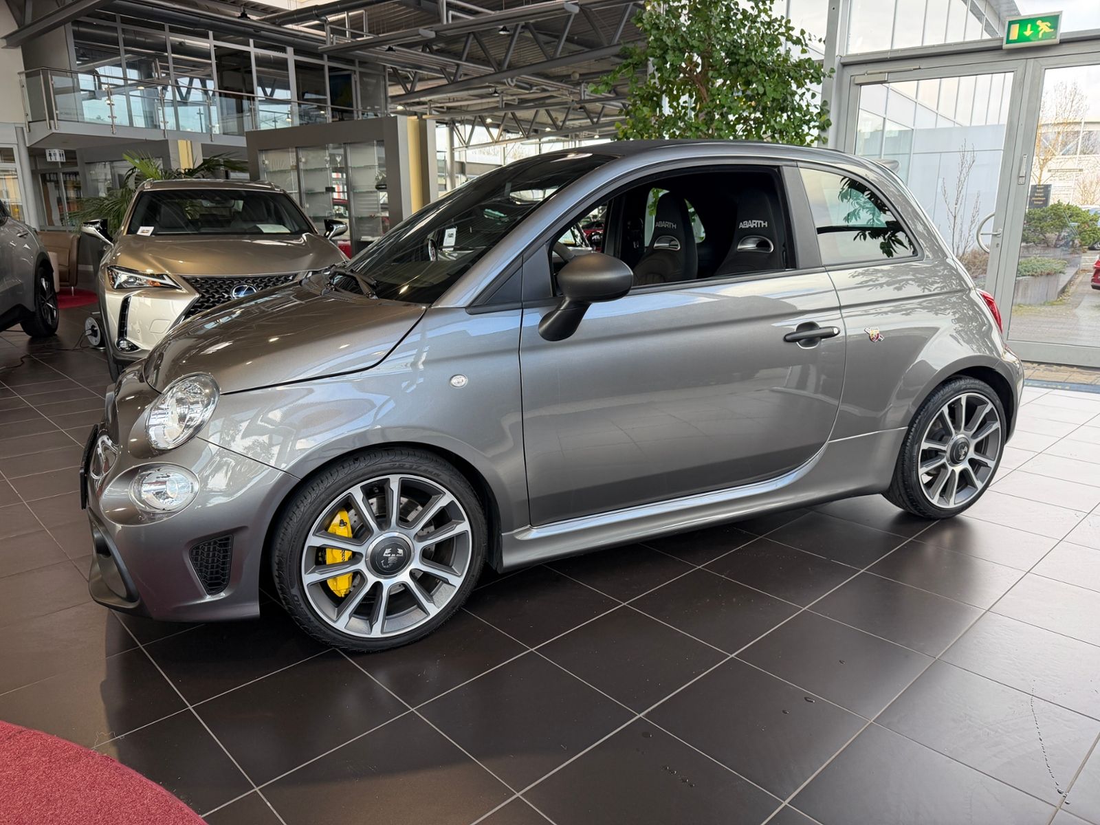Fahrzeugabbildung Abarth 695C Turismo BEATS KLIMA NAV