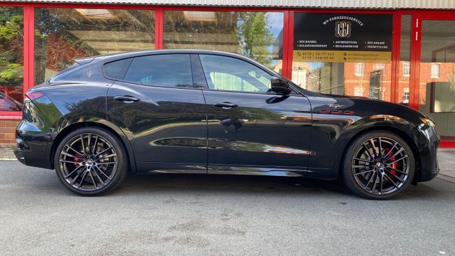 Maserati Levante 3.8 V8 Trofeo USA/PANO/CARBON/B&W/SOFTCL