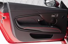 DBS COUPÉ 2023 RED/BLACK-RED CARBON SPORT SEATS