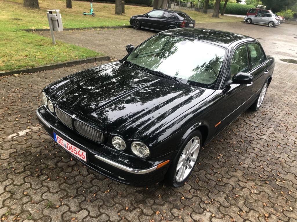 Jaguar XJR