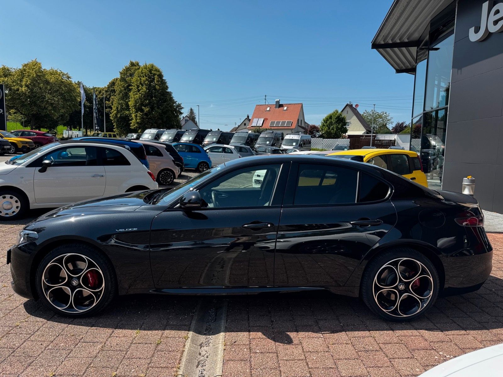 Fahrzeugabbildung Alfa Romeo Giulia MY23 Veloce 2.2 Diesel 210PS MEMORY NAVI