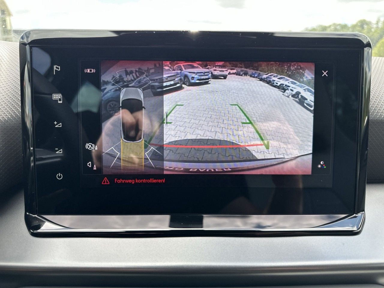 Fahrzeugabbildung SEAT Arona FR Black Edition 1.5 TSI 150 PS DSG - mit KI generiert/bearbeitet